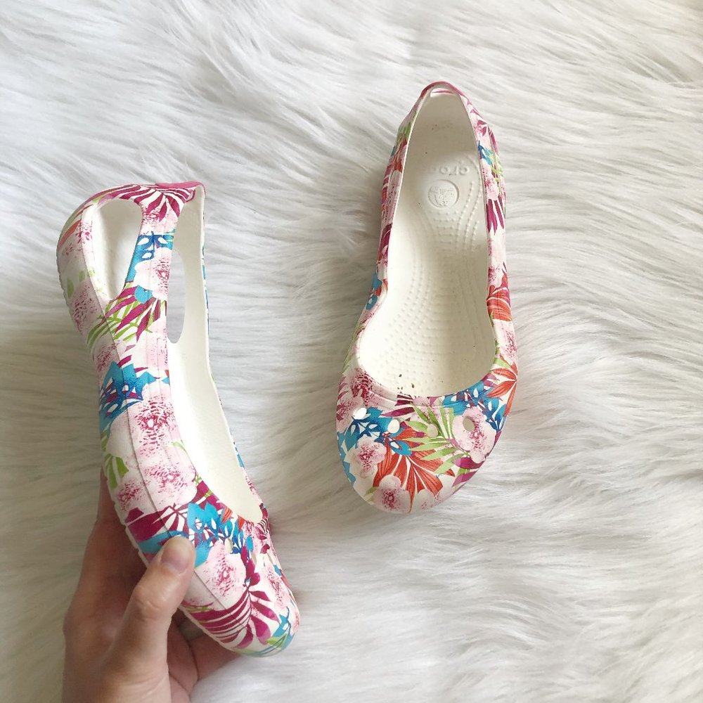CROCS Floral Tropical Pink Cut out Slip On SZ 7